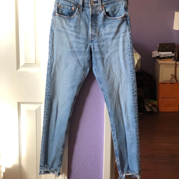 SOLD Levi’s 501 High Waist Nibbled Hem - Picture 3 of 8